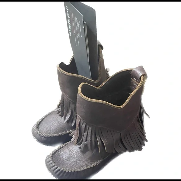 Manitobah Mukluks Full Grain Leather Fringed Boot worn once - Picture 6 of 9